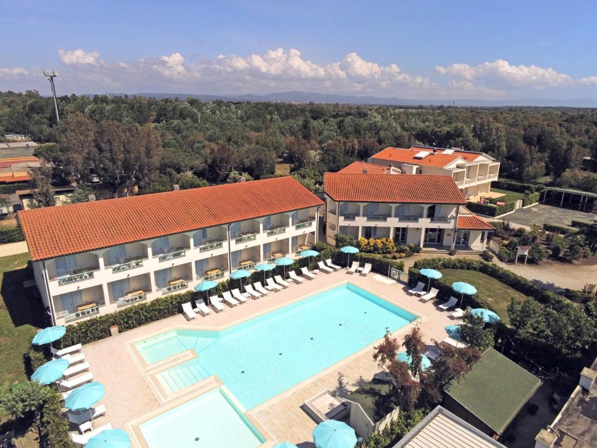 Apartments In Residence In Vada With Swimming Pool 450 Meters From The Sea Экстерьер фото